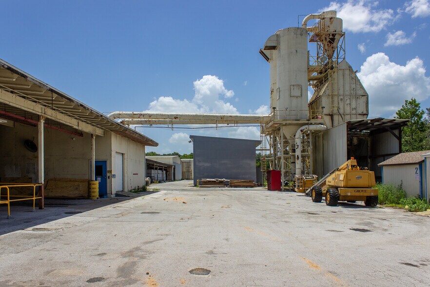 More Photos Of 310 Cypress Rd, Ocala Manufacturing For Sale