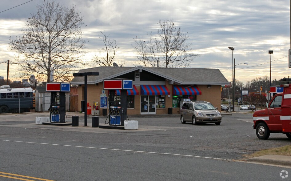 Primary Photo Of 3416 Freedom Dr, Charlotte Convenience Store For Sale