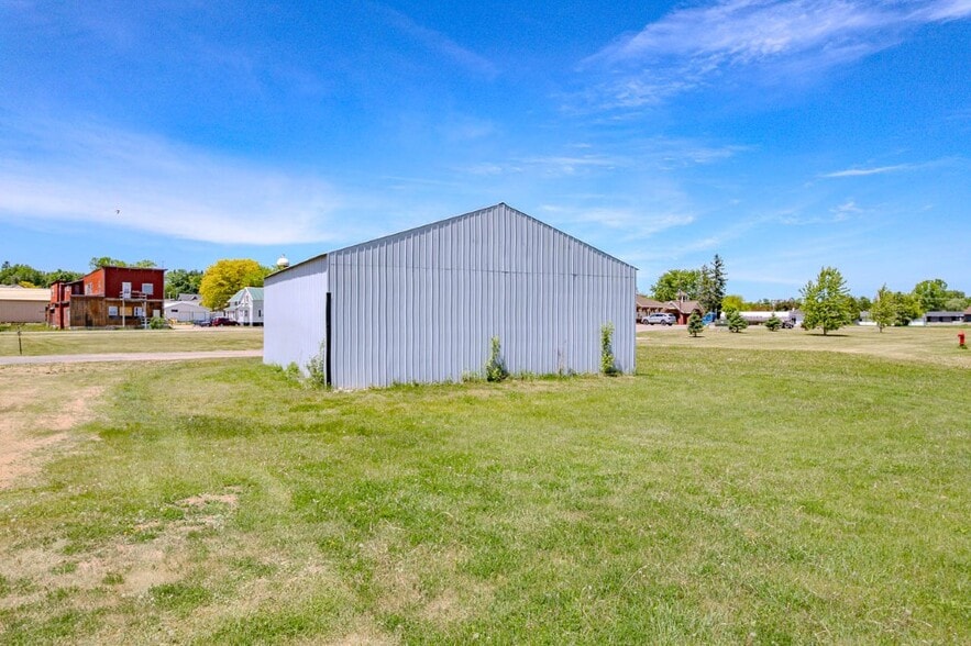 More Photos Of 350 Mill St, Birnamwood Specialty For Sale