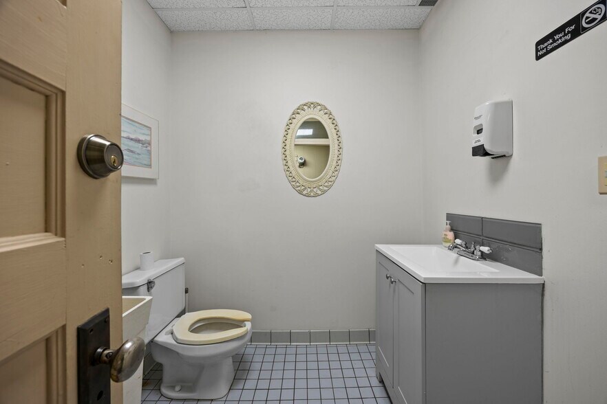 More Photos Of 1533 University Ave W, Saint Paul General Retail For Sale