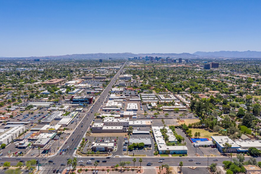 More Photos Of 531 E Bethany Home Rd, Phoenix Office For Sale