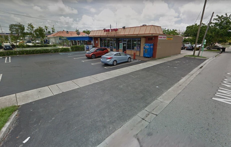 More Photos Of 16798 N Miami Ave, North Miami Beach Convenience Store For Sale
