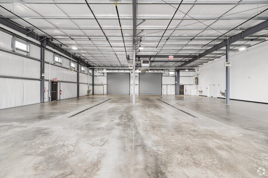More Photos Of 2577 Forest Ave, Staten Island Truck Terminal For Lease