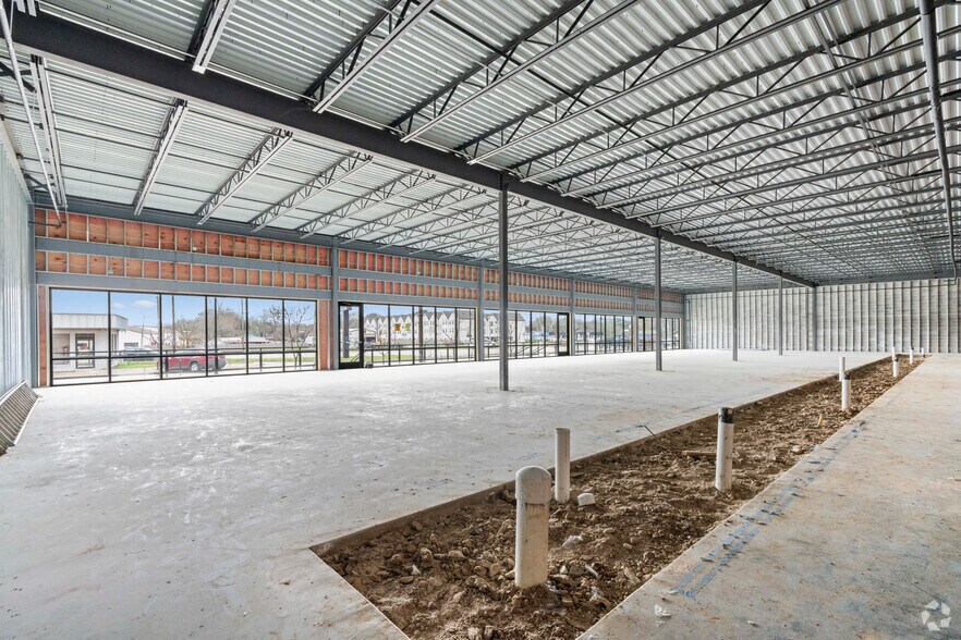 More Photos Of 2406 Main St, Waller Storefront For Lease