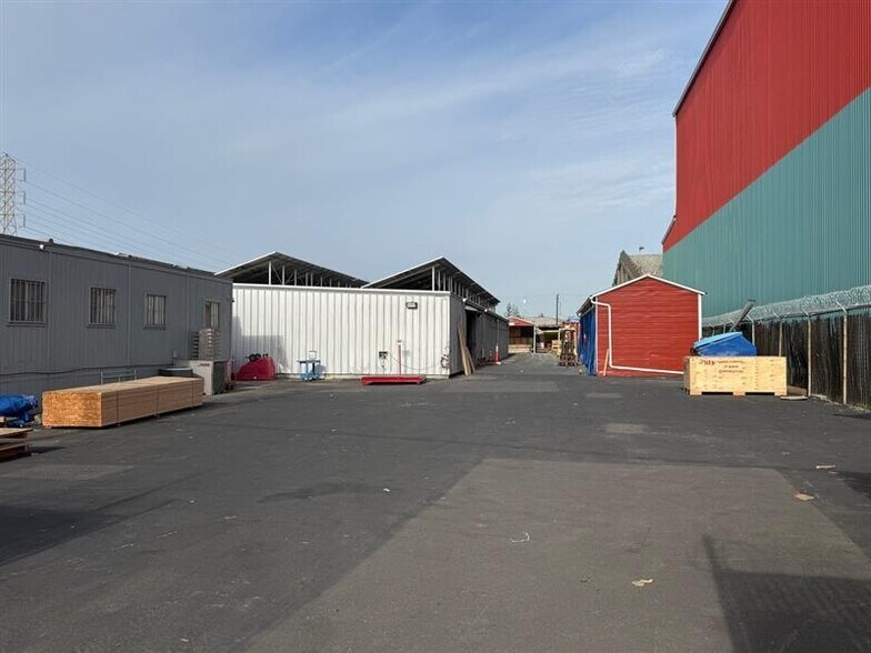 More Photos Of 711 Kevin Ct, Oakland Manufacturing For Lease
