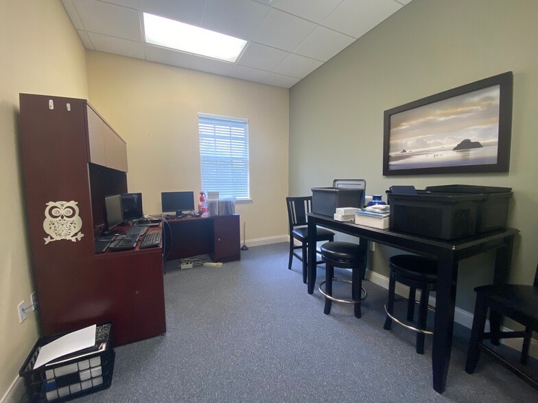 More Photos Of 5602 Marquesas Cir, Sarasota Office For Lease