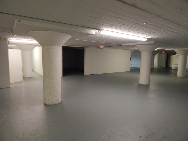 More Photos Of 327 S Fir St, Medford Warehouse For Sale