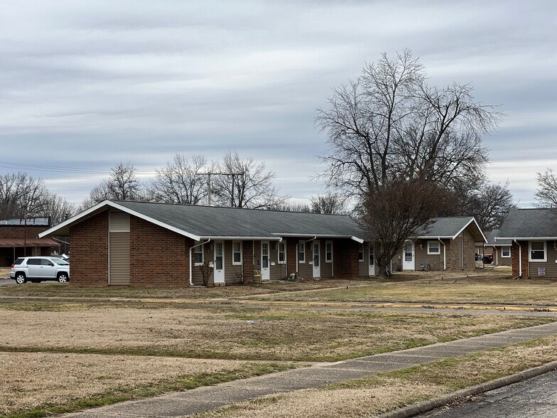 More Photos Of 1450 Luther Sq, Evansville Apartments For Sale