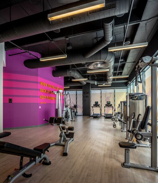 More Photos Of 575 N Dairy Ashford Rd, Houston Office For Sale