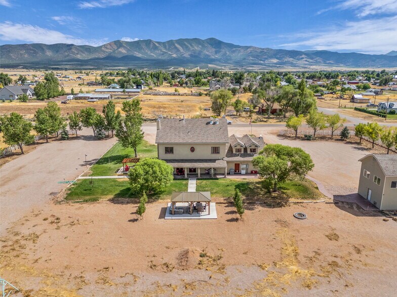 More Photos Of 135 E 200 N, Kanosh Hospitality For Sale