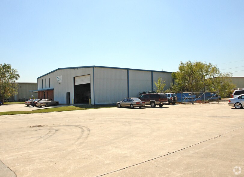 More Photos Of 14141 Interdrive, Houston Warehouse For Lease