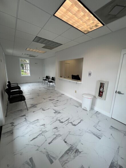 More Photos Of 14 Oak Forest Rd, Bluffton Medical For Sale