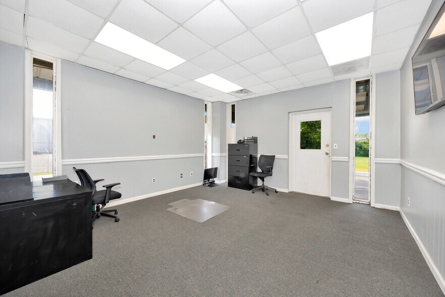 More Photos Of 3240 Leeman Ferry Rd SW, Huntsville Distribution For Sale