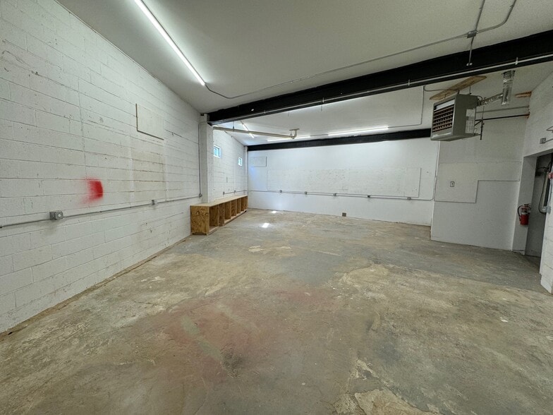 More Photos Of 9 W Oakley St, Poughkeepsie Manufacturing For Lease