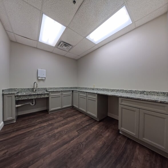 More Photos Of 6230 Regency Pky, Norcross Unknown For Lease