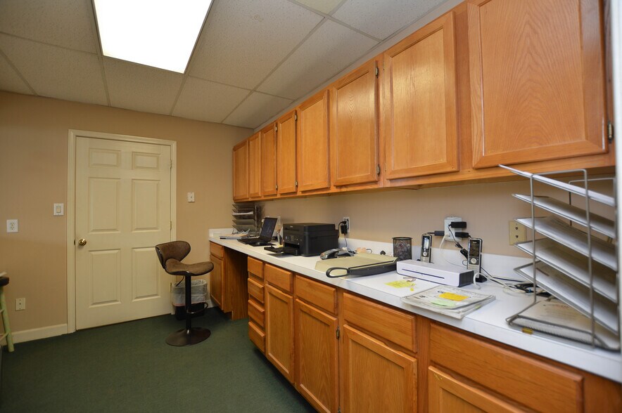 More Photos Of 12056 Stallings Commerce Dr, Matthews Showroom For Lease