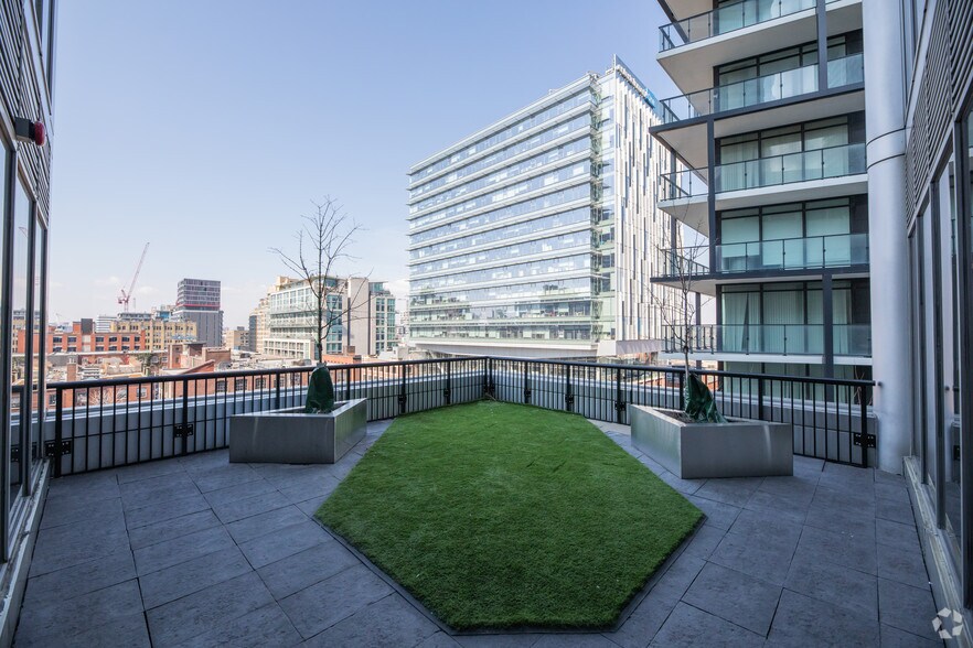 More Photos Of 111 Peter St, Toronto Office For Lease