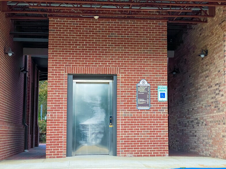 More Photos Of 21123 Eva St, Montgomery Medical For Lease