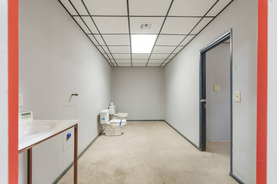 More Photos Of 1420 Virgil Anderson Dr, Drumright Industrial For Lease