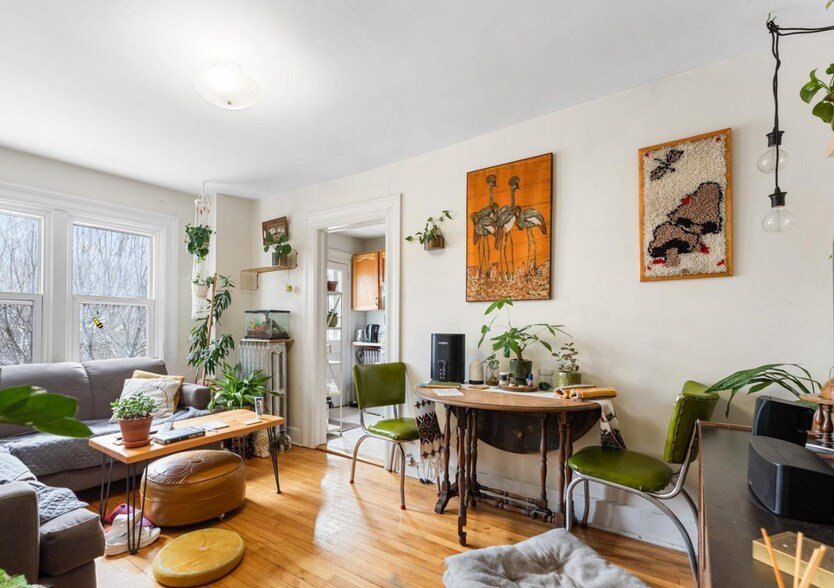 More Photos Of 484-486 Gilmour St, Ottawa Apartments For Sale