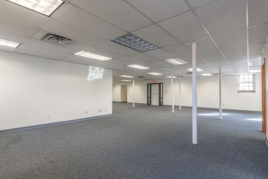 More Photos Of 1130 Vester Ave, Springfield Medical For Lease