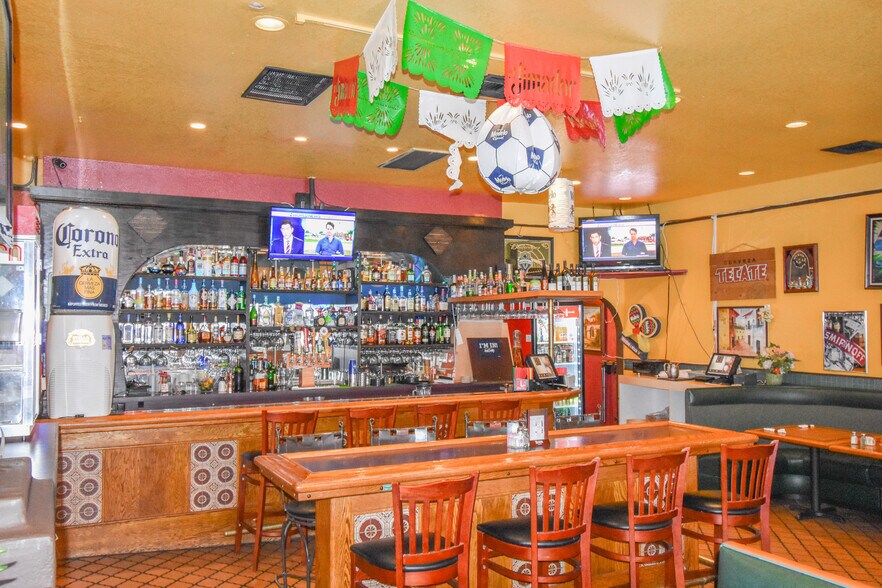 More Photos Of 811-825 S 3rd St, Renton Storefront Retail Office For Lease