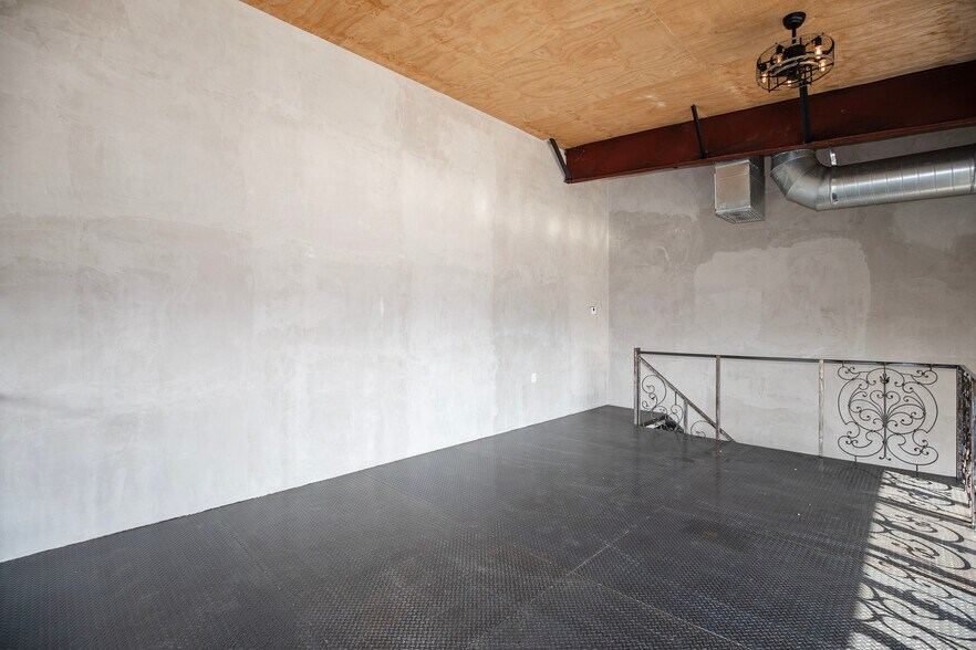 More Photos Of 2219 Brooks St, Houston Warehouse For Sale