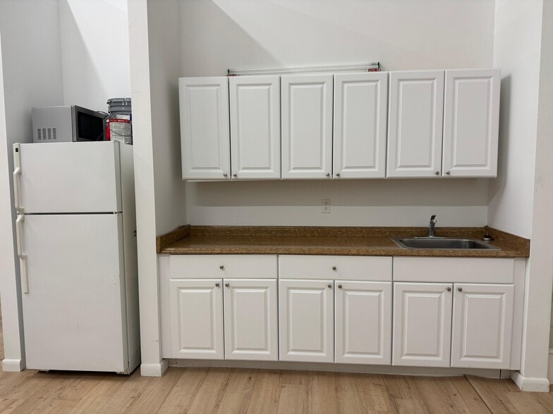 More Photos Of 8381 NW 56th St, Doral Flex For Lease