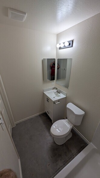 More Photos Of 853 Airport Loop Rd, Taylor Unknown For Lease