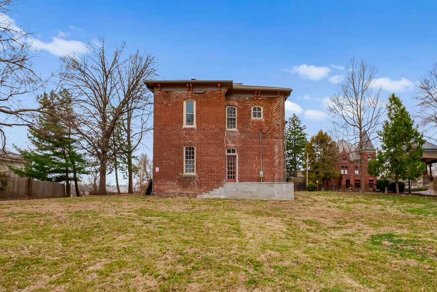 More Photos Of 809 Hall St, Saint Joseph Hospitality For Sale