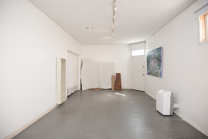 More Photos Of 5629 W Adams Blvd, Los Angeles General Retail For Lease