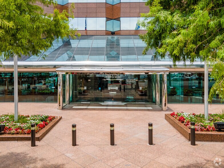 More Photos Of 9311 San Pedro Ave, San Antonio Office For Lease