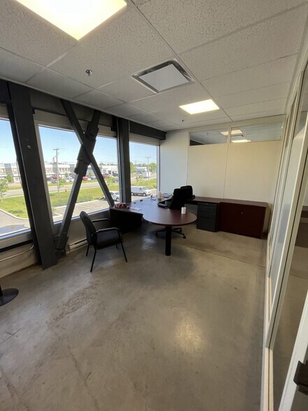 More Photos Of 1300-1334 Av De La Gare, Mascouche Service For Lease