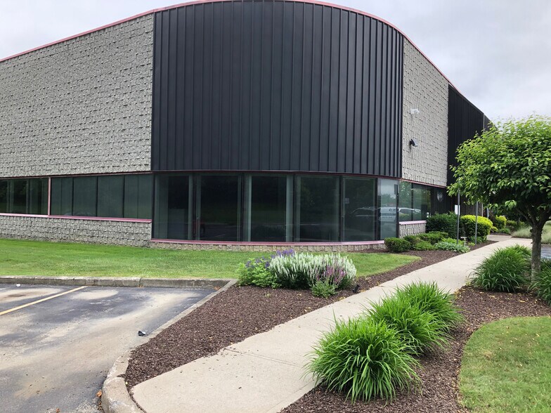 More Photos Of 900 Corporate Blvd, Newburgh Light Distribution For Lease
