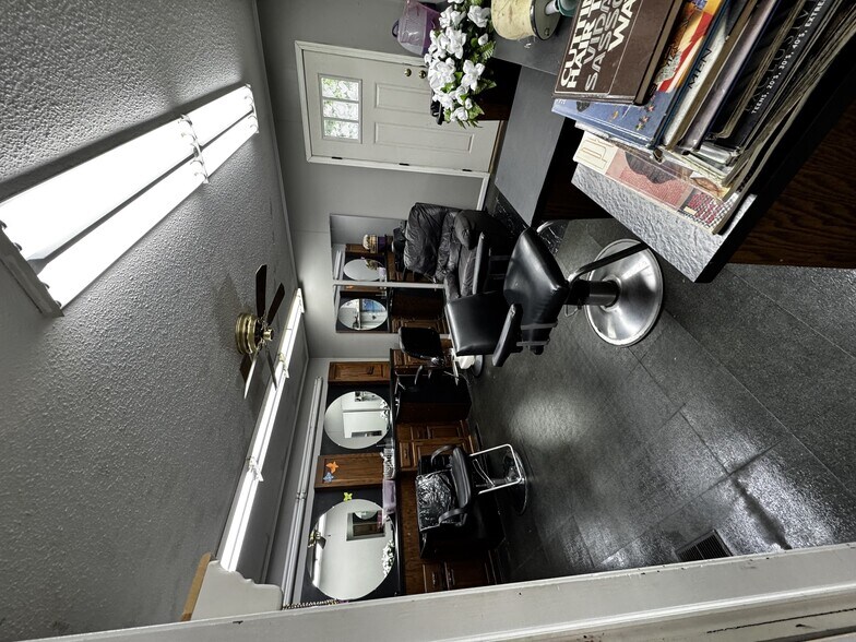 More Photos Of 1264 Hueytown Rd, Hueytown Office Residential For Sale