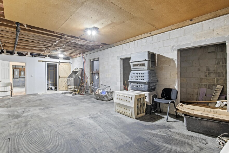 More Photos Of 1355 E Lafayette St, Tallahassee Veterinarian Kennel For Sale