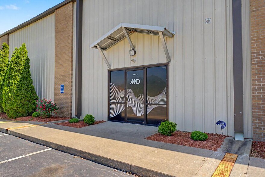 More Photos Of 1300 W Hudson Rd, Rogers Warehouse For Lease
