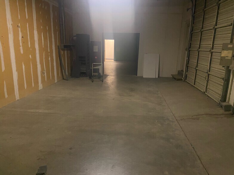 More Photos Of 1300-1318 Western Ave, Pittsburgh Flex For Lease