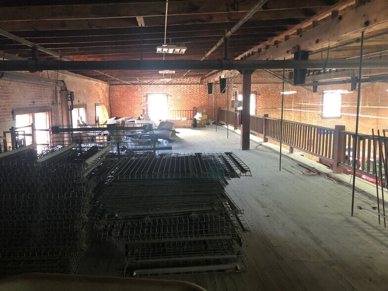 More Photos Of 310 S 9th St, Corsicana Manufacturing For Sale