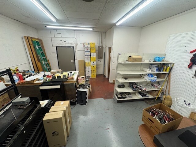 More Photos Of 7547 Williamson Rd, Hollins Storefront For Lease