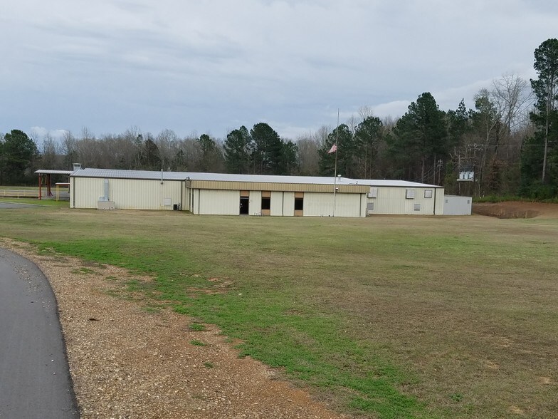 Primary Photo Of 1830 N Pine St, Vivian Distribution For Lease