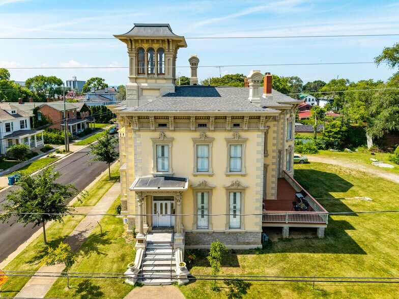 More Photos Of 403 E Adams St, Sandusky Hospitality For Sale