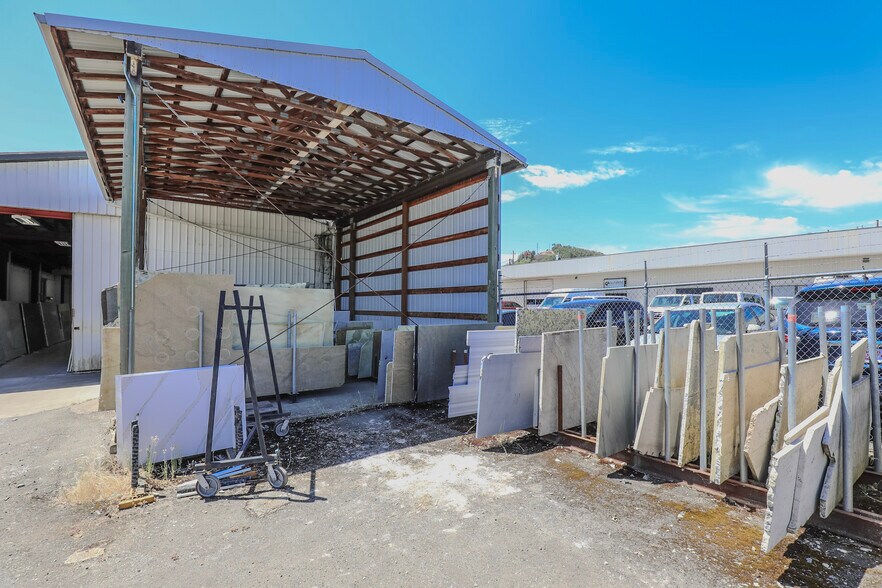 More Photos Of 403 NE Winchester St, Roseburg Freestanding For Sale