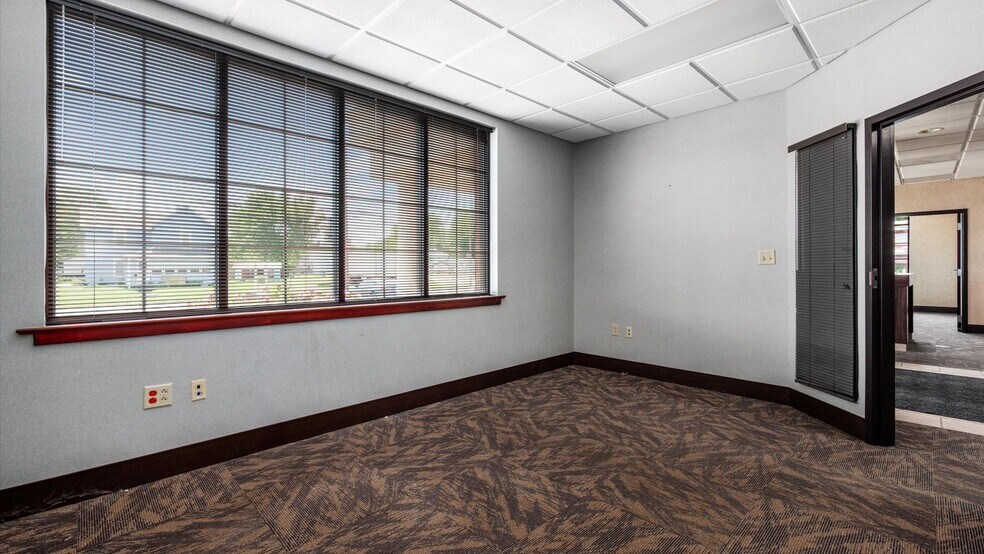 More Photos Of 220 E State St, Newcomerstown Bank For Sale