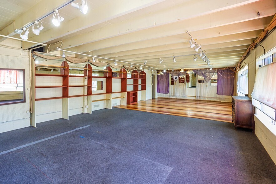 More Photos Of 6063 NE Glisan St, Portland Storefront Retail Residential For Sale