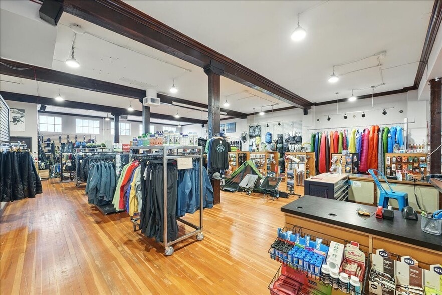 More Photos Of 2975 NE Sandy Blvd, Portland Storefront For Sale