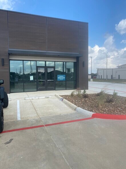 More Photos Of 6820 Farm to Market 2920 Rd, Spring Storefront For Lease