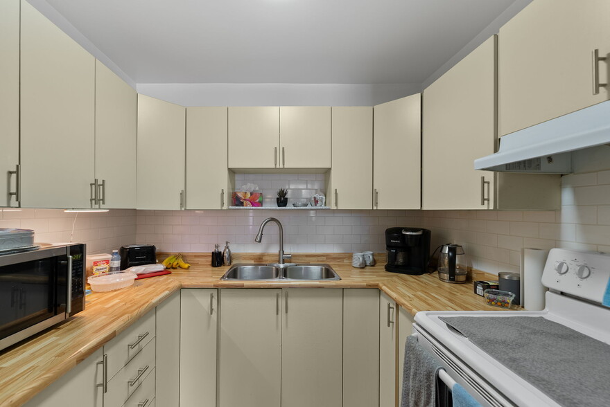 More Photos Of 29 Laren St, Wahnapitae Apartments For Sale