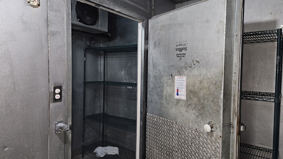 More Photos Of 5106 Old Bullard Rd, Tyler Restaurant For Lease