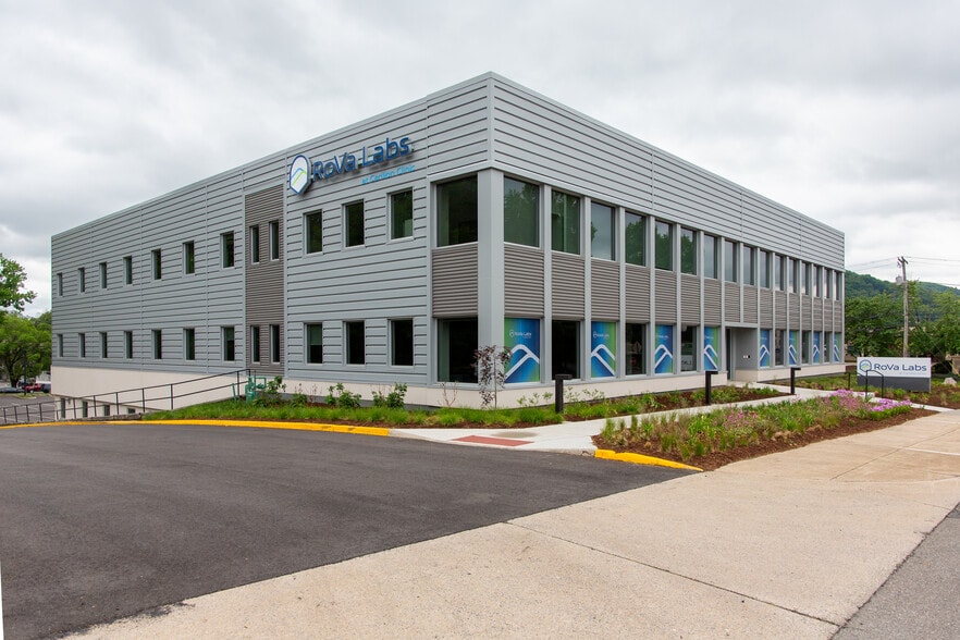Primary Photo Of 1030 S Jefferson St, Roanoke Medical For Lease